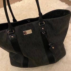 MICHAEL KORS OVERNIGHT BAG